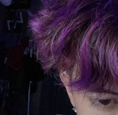 Non Binary Haircuts, Edgars Haircut, Shaved Hair Cuts, Dark Purple Hair, Dyed Hair Purple, Shaved Hair Designs, Men Hair Color, Dyed Hair Inspiration, Pretty Hair Color