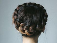 How to Do a Crown Braid: 3 Simple to Follow Tutorials Braid Crown Tutorial, Braided Crown Hairstyles, French Braid Ponytail, Dutch Braid Hairstyles, Long Box Braids, Crown Braid, Braided Hairstyles Easy, Crown Hairstyles