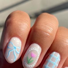 Hannah Leong on Instagram: "I adore the little lace with the tulip🌷 • • • #springnails #summernails #nailart #nailinspo #handpaintednailart #hanpolished #tulipnails #flowernails #lacenails #bownails #nailsnailsnails" Picnic Nails Design, Flower Designs Nails, Scalloped Nails, Nails With Simple Design, Simple Flower Nails, Tulip Nail Art, Tulip Nails, Girly Nails, Lace Nail Art