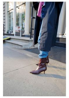 burgundy snake leather upper leather sole leather footbed point toe with kitten heel approx 50mm/ 2.5 inch heel model in a size 37 (US 7) made in Italy Black Kitten Heel Boots Outfit, Heels Boots Outfit, Kitten Heel Boots, Black Kitten Heels, Snake Leather, 5 Inch Heels, Kitten Heel, Boots Outfit, Cowgirl Boots