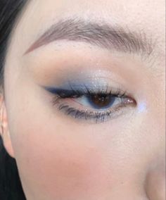 Blue Eyeshadow Makeup Simple, Date Eye Makeup, Blue White Eyeshadow, Blue Eyeshadow Asian Eyes, Simple Eye Makeup Blue Eyes, Simple Blue Prom Makeup, Blue Simple Eye Makeup, Prom Simple Makeup, Simple Blue Eye Makeup