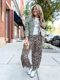 leopard pants outfit fall outfit idea Leopard Palazzo Pants Outfit, Styling Leopard Pants, Spring Leopard Print Pants With Pockets, Trendy Leopard Print Pants With Pockets, Leopard Pants Outfit, Pants Outfit Fall, Trendy Non-stretch Leopard Print Pants