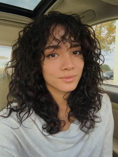 Curly Hair Cut, Layered Curly Hair, Short Curly Hairstyles, Hair Romance, Taraji P Henson, Cute Curly Hairstyles, Wavy Haircuts