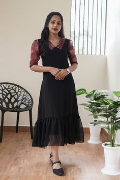 Georgette Frocks Western, Formal Frocks For Women, Frock Stitching Ideas For Women, Georgette Dress Western, Onam Dress Ideas, A Line Kurti Designs, Kurti Models, Short Frocks For Women, Onam Dress