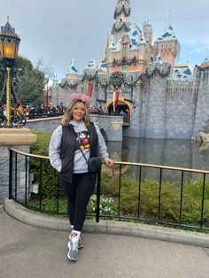 January Disney World Outfits, Disneyland Outfits Winter, Disneyland Ootd, Disneyland Christmas Outfit