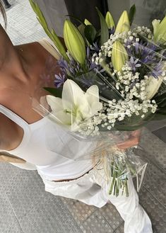 girly flowers cute feminine energy bouquet love life aesthetic ootd white fit summer outfit ootd lifestyle coquette vlogger fashion confidence cafe date captions idea fairy new york vibes No Rain, Foto Ideas Instagram, Flower Lover, White Flower