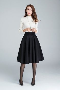 Black Skirt Winter, Circle Skirt Outfits, Rok Outfit, Western Skirts, Below The Knee Dresses, Peplum Tops, Classic Skirts, Midi Flare Skirt, Womens Skirts