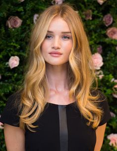 Rosie+Huntington-Whiteley in Rosie Huntington-Whiteley & M - Press Launch Rosie Huntington Whiteley Hair, Honey Hair Color, Rosie Huntington, Have Inspiration, Huntington Whiteley, Rosie Huntington Whiteley, Summer Hair Color, Hair Inspiration Color