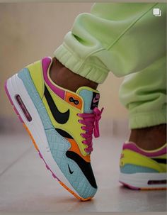 Cute Gym Shoes, Cute Tennis Shoes, Nike Girl, Sports Shoes Women, Sneakerhead Room, Jordan New, Sneaker Lovers