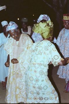 Oyo Celebration Dec 27-28, 1978 Vintage Nigeria Source: NNP Vintage Nigeria, Black Love Movies, African Aesthetic, Nigerian Culture, Nigerian Outfits, Yoruba People, I Love Being Black, African Royalty, Vintage Black Glamour