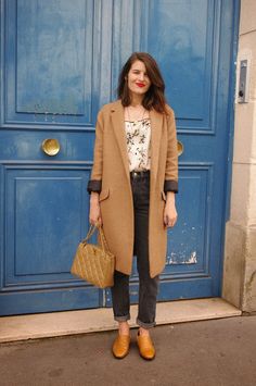 Lady Moriarty Lady Moriarty, Style Désinvolte Chic, Style Parisienne, Mum Fashion, Paris Vintage, Paris Mode, Parisian Fashion, Camel Coat, Work Looks