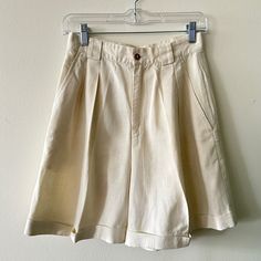 1980s vintage Esprit linen pleated shorts. Cream color. High waisted. Cuff hem and belt loops. 13" waist (26 total)  13" rise 6.5" inseam 19" length Vintage Esprit, Outfits Mit Shorts, Cream Shorts, Vintage Linen, Pleated Shorts, Skorts, 1980s Vintage, Vintage Linens, Short Outfits