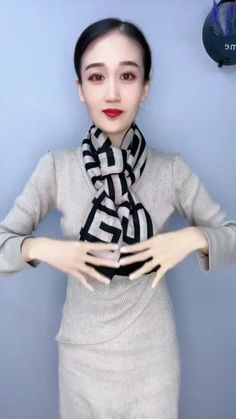 Scarf Tieing, Shoelace Tying, Draped Clothing, Hacks For Clothes, Scarf Hacks, Diy Fashion Videos, Photo Cute