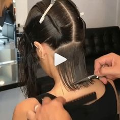 Our Top 11 Haircut Quickies Of 2018 Twist Out 4c Hair, Self Haircut, Prom Hair Medium, Natural Hair Short Cuts, Corte Bob, Medium Bob Hairstyles, Hair Techniques, Shot Hair Styles, Funny Fashion