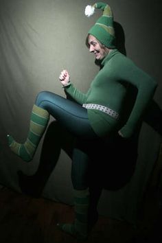 A great diy elf costume Diy Elf Costume, Christmas Gift Costume, Elf Costume Christmas, Diy Elf, Sweater Tutorial, Elf Sweater, Elf Shoes