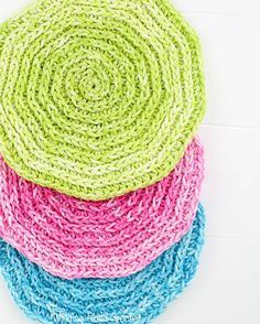 four crochet coasters are stacked on top of each other, with the caption'quick & easy - free pattern for beginners '