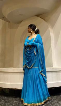 Palazos Outfit Indian Wedding, Traditional Indian Outfits For Women, Party Wear Suits For Women Indian, Blue Saree Look, Mode Niqab, Traditional Indian Clothes, Desi Clothing, Bollywood Suits, Desi Fits