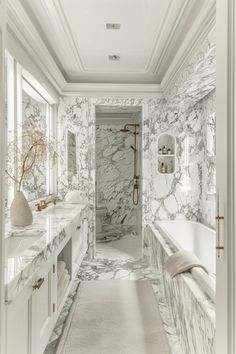 27 Beautiful Marble Bathroom Ideas for a Timeless Appeal All Marble Bathroom, Japandi Style Bathroom, Gold Bathroom Ideas, Marble Bathroom Ideas, Calacatta Marble Bathroom, Rock Bathroom, Modern Master Bathrooms, Grey Marble Tile, Marble Bathroom Designs