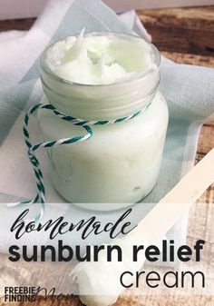 Homemade Sunburn Relief Cream - Just 5 Steps! Wax Recipe, Sunburn Remedies, Sunburn Relief, Diy Remedies, Homemade Remedies, Peppermint Essential Oil, Beauty Recipe, Keto Meal