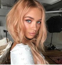 Jahodová Blond, Peachy Blonde, Peachy Hair Color, Peach Hair Colors, Cheveux Oranges, Hair Blond, Peach Hair, Balayage Blonde