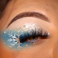 "Celebrate the holidays in style! These trendy Christmas eye makeup designs combine festive charm and chic elegance. Watch the tutorial for step-by-step guidance!" #ChristmasMakeup #HolidayGlam #EyeMakeupIdeas #FestiveMakeup #MakeupInspo #HolidayBeauty #MakeupTutorial #ChristmasGlam #WinterMakeup #TrendyMakeup #GlamLook #HolidaySparkle #ChristmasBeauty Snowflake Eyeliner, Winter Wonderland Makeup Looks, Snowflake Makeup Looks, Snowflake Eye Makeup, Makeup Ideas Winter, Christmas Eye Looks, Snowflake Eyeshadow, Winter Wonderland Makeup, Christmas Inspired Makeup