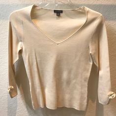 Ann Taylor Blouse, Size Xs. V-Neck With Rosette Detail On The Sleeves. Fits True To Size. New Without Tags. Outfits 2022, Ann Taylor, Top Blouse, Blouses, Womens Tops, V Neck, Cream, Tags, Customer Support