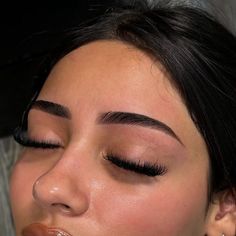 Sprâncene perfecte😍 Brows Shaping Tutorial, Eyebrow Mapping Perfect Brows, Eyebrow Tint Before And After, Eyebrow Shaping And Tint, Eyebrow Tint And Shape, Thick Natural Eyebrows, Brow Shape And Tint, Eyebrow Shaping And Tinting, Laminated And Tinted Brows