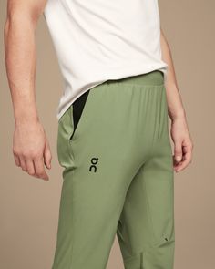 Power up your movements with these essential workout pants. Ideal for yoga, dynamic workouts and everyday wear – all in complete comfort. Green Moisture-wicking Running Pants, Casual Compression Yoga Pants With Comfort Waistband, Green Breathable Athleisure Bottoms, Casual Compression Pants With Elastic Waistband, Green Stretch Functional Pants, Functional Stretch Green Pants, Sporty Green Pants With 4-way Stretch, Green Breathable Workout Pants, Breathable Green Workout Pants