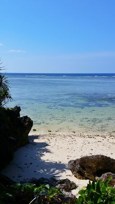 the beach is clean and clear for us to see