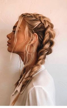 Portret Feminin, Shaggy Haircuts, Perfect Hairstyle, French Braid Hairstyles, Fishtail Braid, Hair Stylies, Hair Medium, Penteado Cabelo Curto