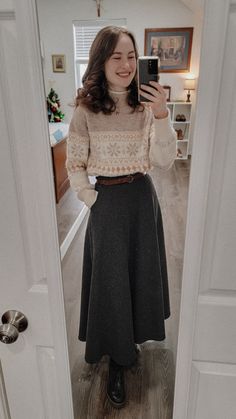 Wool Skirt Long, Winter Dress And Skirt Outfits, Dark Academia Fashion Skirt, Ankle Skirt Outfit, Knock Knees Fashion Outfits, Long Wool Skirt Outfit, Fall Winter Outfits Work Office Wear, Girly Casual Outfits, Wool Skirt Outfit Winter