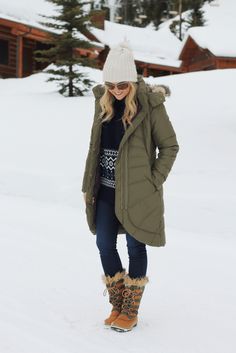 27 Cute Winter Outfits to Wear in the Snow | StyleCaster Snow Day Outfit, Winter Outfits Snow, Snowy Scene, Snow Fashion, Snow Outfit, Funny Story, Skiing Outfit, Stylish Coat, Zooey Deschanel