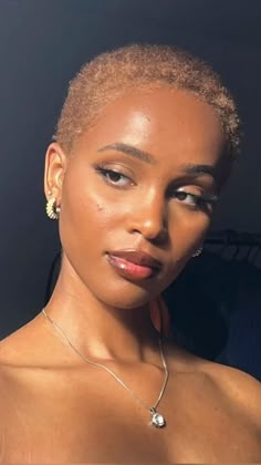 Auburn Twa Natural Hair, Buzz Cut Black Women 4c Hair, Very Short 4c Hair, Feminine Buzz Cut, Natural Short Curly Hairstyles, Buzz Cut Black Women, Short Curly Hairstyles Ideas, Short 4c Hairstyles, Curly Hairstyles Ideas