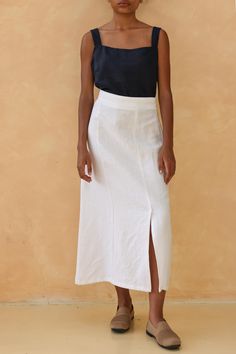 The linen front slit skirt combines a sleek design with a touch of flair, offering both comfort and style. Handcrafted in our studio to your measurements and preferences, available in over 60 colors. STYLE DETAILS - 100 % linen, medium weight (200gsm), free-shrinkage, amazingly soft feel - High waisted - Front slit - Inseam pockets - Lower-calf length 33''/84cm/size S for our lovely model 5ft5/169cm tall. - Custom made skirt, FREE customizations; simply let us know your needs - Handcrafted in ou Long Linen Skirt, Plus Size Skirt, Skirt Plus Size, Skirt Maxi, Skirt Long, French Seam, Linen Skirt, Maxi Skirts, Height And Weight