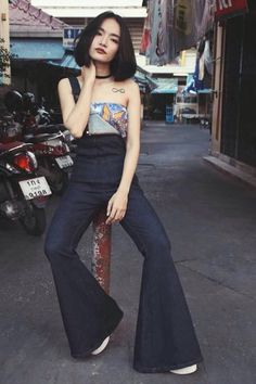 Love me/Women's Jeans Denim Jumpsuit/ Bib Overall With Removable high waisted bell bottoms pants/ vi Fashion 70s Style, High Waisted Bell Bottoms, 70s Vintage Fashion, Fashion 70s, Wideleg Pants, Jeans Outfit Casual, Deep Winter, Bell Bottom Pants, Bell Bottom