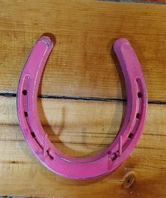 Handmade with genuine, brand new horse shoes. Designed to hang on a wall. Perfect gift for a horse lover or a lover of western decor. Horse Shoe Cross, Belt Buckle Display, Buckle Display, Cross Belt, Buckle Holder, Western Cross, Horse Shoes, Western Buckles, Western Belt Buckles