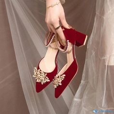 Orcajump - Refined Burgundy Bridal Shoes with Pointed Toe, Chunky Heels and Elegant Buckle for Wedding Ceremonies, Toasts and Engagements Kasut Pengantin Perempuan, Elegant Heels, Womens Wedding Shoes, Blue Bloods, Shoe Sole, Wedding Ceremonies, Shoes Woman, Bridal Shoes, Dress Wedding