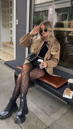 Patterned Tights, Black Stockings, Mode Inspo, Looks Chic, Outfit Inspo Fall, Fashion Sale