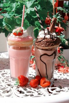 Milkshake Ideas, Strawberry And Chocolate, Food Energy, Smoothie Recipes Strawberry, App Filter, Yummy Ice Cream, Refreshing Drinks Recipes, Chocolate Milkshake, Milkshake Recipes