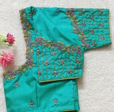 Stone Work Blouse, Antique Necklaces Design, Aari Work Blouse, Maggam Work Blouse Designs, Maggam Work Blouses, Blouse Hand Designs, Blouse Work Designs, Simple Embroidery, Stone Work