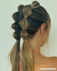 Hairstyles For Teenage Girl, Bubble Pigtails, 90s Hairstyles, Hair Stylies, Penteado Cabelo Curto, Festival Hair, Hair Stylist Life, Teen Hairstyles