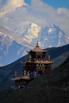 Gue Village, Spiti, Himachal Pradesh.
Such a beauty!🇮��🇳 Nepal Art, Mountains Aesthetic, Travel Infographic, Holiday Travel Destinations, Northeast India, Adventure Travel Explore