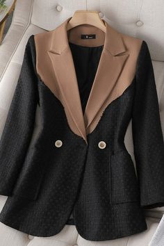 Blazer Designs Women, Spring Coats For Women, Long Blazers, Designer Coats For Women, Plaid Jacket Women, Ladies Coat Design, Ladies Office, Blazer Casual, Stylish Short Dresses