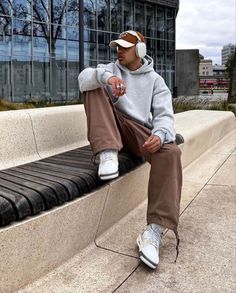 Mannequin wearing brown hat grey hoodie brown pants jordan sneakers Outfits With White Shoes Men, Men’s Comfy Street Wear, Spring Outfits Men Streetwear, Outfit Ideas Autumn Men, Cozy Outfit Ideas Men, Bummy Outfits Men, Fall Aesthetic Men, Winter Outfits Men Casual Hoodie, Men Outfit Inspiration Casual