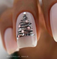 Tree Nails, Christmas Gel Nails, Nails 2022, Cute Gel Nails, Nail Designs Glitter, Xmas Nails, Christmas Nail