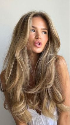 Old Money Aesthetic Hair Color, Golden Ashy Blonde Hair, Dirty Blonde Hair Inspiration, Milky Beige Hair, Bronde Long Hair, Warm Lived In Blonde, Blonde Highlights On Dark Blonde Hair, Cool Dark Blonde, Long Dirty Blonde Hair