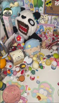 Desk, trinket, toys, plushie Clutter Core, Junk Drawers, Cool Room, Room Desk, Cute Room Ideas, Dream Living, Room Makeover Bedroom, Room Makeover Inspiration, Cute Little Things