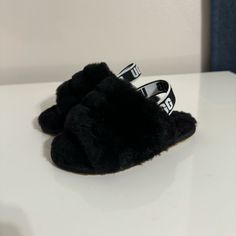 Original Ugg Slippers Size 7 For Kids Color:Black New Uggs Slippers, Slippers For Kids, Ugg Kids, Baby Uggs, Fluffy Slippers, Shoes Ugg, Kids Slippers, Ugg Black, Ugg Slippers