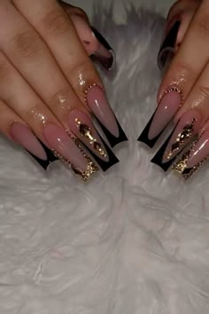 21st Birthday Nails, Gold Stiletto Nails, Quince Nails, Fye Nails, Nails Sets, Black Gold Nails, Red And Gold Nails, Valentines Nail