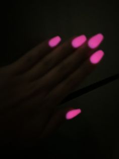 Glow In The Dark Pink Nails, Glow In The Dark Dip Powder Nails, Nail Colors Chrome, Dark Dip Powder Nails, Spain Nails, Dark Nail Colors, Toes Ideas, Glow Dance, Glow In The Dark Nails